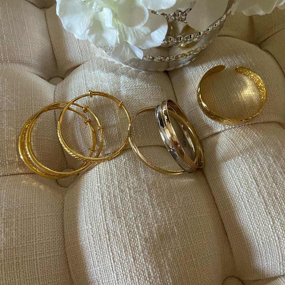Assorted goldtone bangles - Picture 2 of 5
